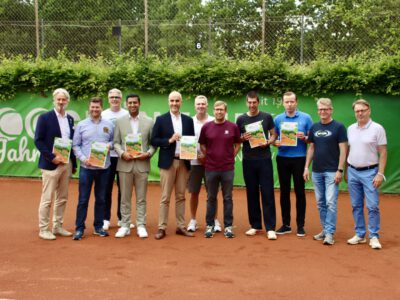 Gruppenbild Ehrengäste und Vorstand